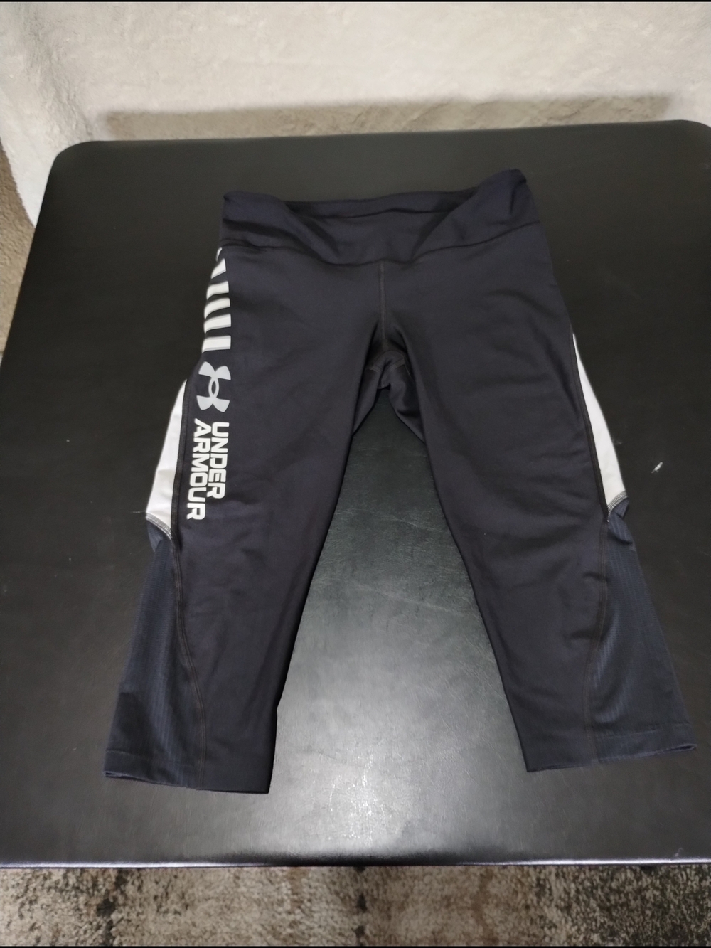 Under Armour Black Capri Leggings with White Side Logo Sz Large